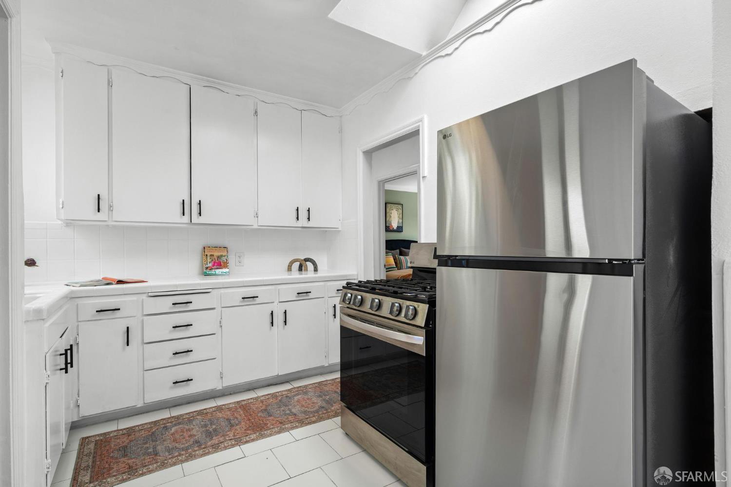 Detail Gallery Image 14 of 61 For 2925 Kirkham St, San Francisco,  CA 94122 - 2 Beds | 1 Baths