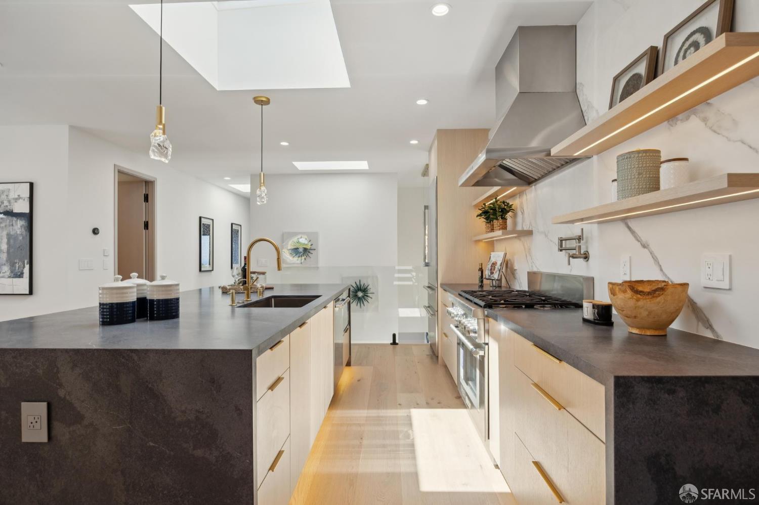 Detail Gallery Image 14 of 50 For 2015 16th Ave, San Francisco,  CA 94116 - 5 Beds | 4 Baths