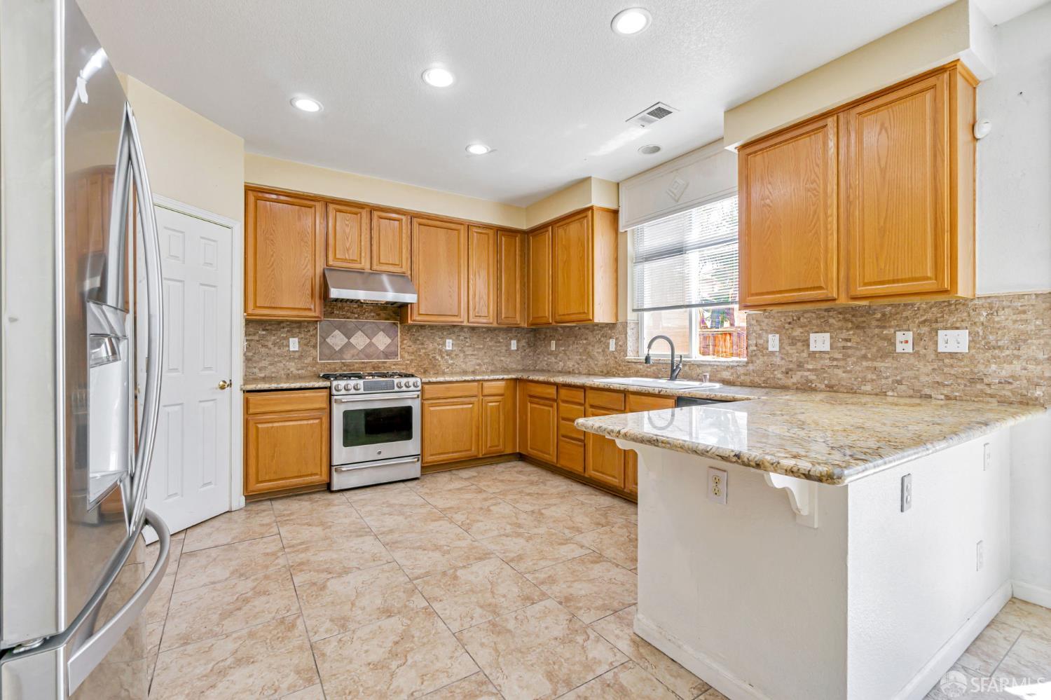 Detail Gallery Image 10 of 52 For 305 Malicoat Ave, Oakley,  CA 94561 - 4 Beds | 2/1 Baths