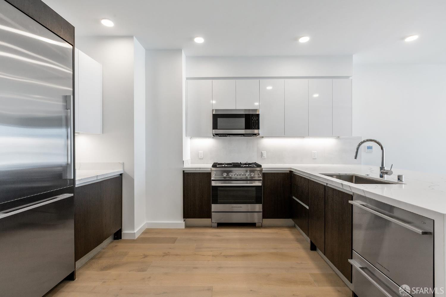 Photo #3: 425067218 Listing 