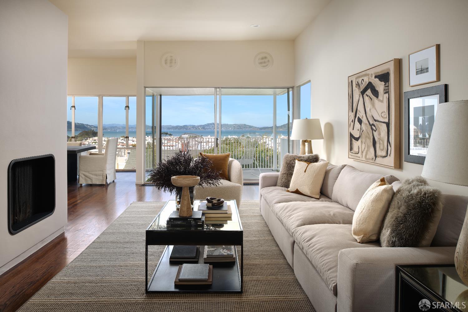 Detail Gallery Image 3 of 21 For 2600 Filbert St, San Francisco,  CA 94123 - 6 Beds | 5/1 Baths