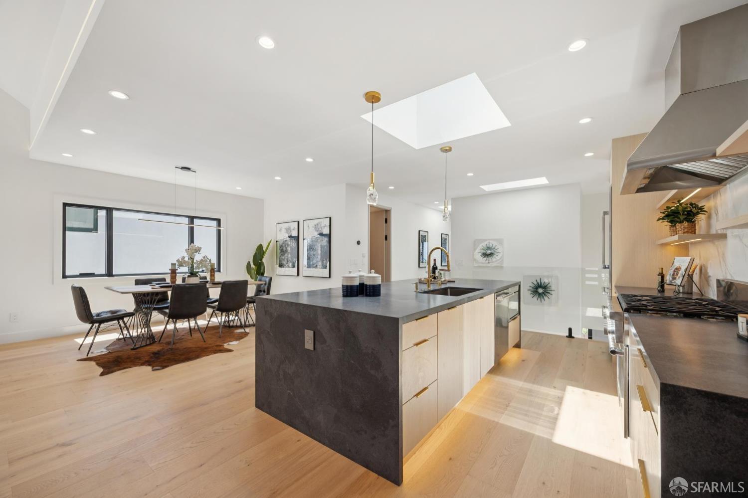 Detail Gallery Image 4 of 50 For 2015 16th Ave, San Francisco,  CA 94116 - 5 Beds | 4 Baths