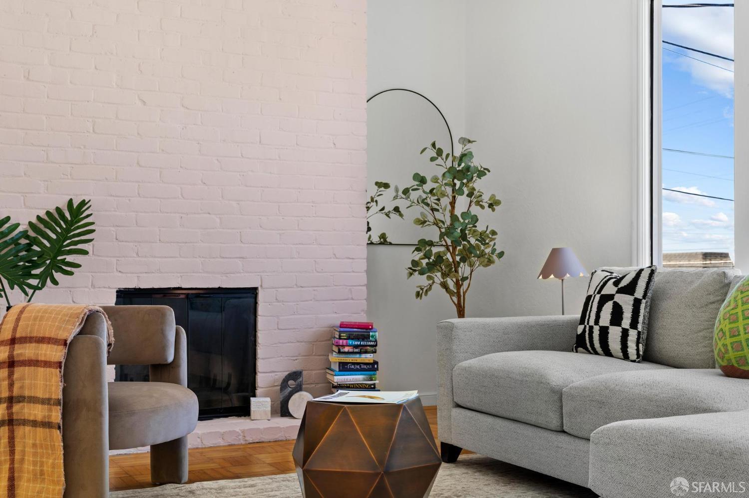 Detail Gallery Image 6 of 61 For 2925 Kirkham St, San Francisco,  CA 94122 - 2 Beds | 1 Baths
