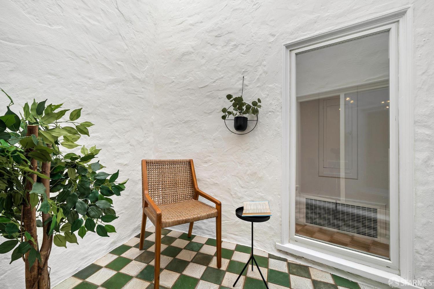 Detail Gallery Image 13 of 61 For 2925 Kirkham St, San Francisco,  CA 94122 - 2 Beds | 1 Baths