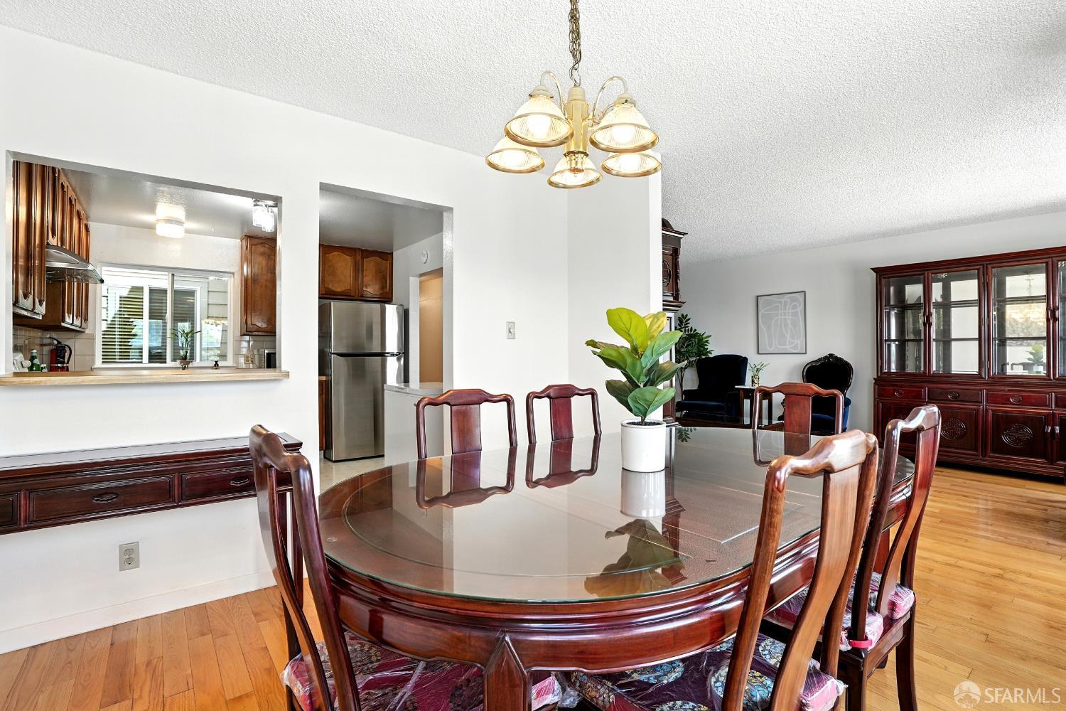 Photo #8: 425061424 Listing: Photo #8
