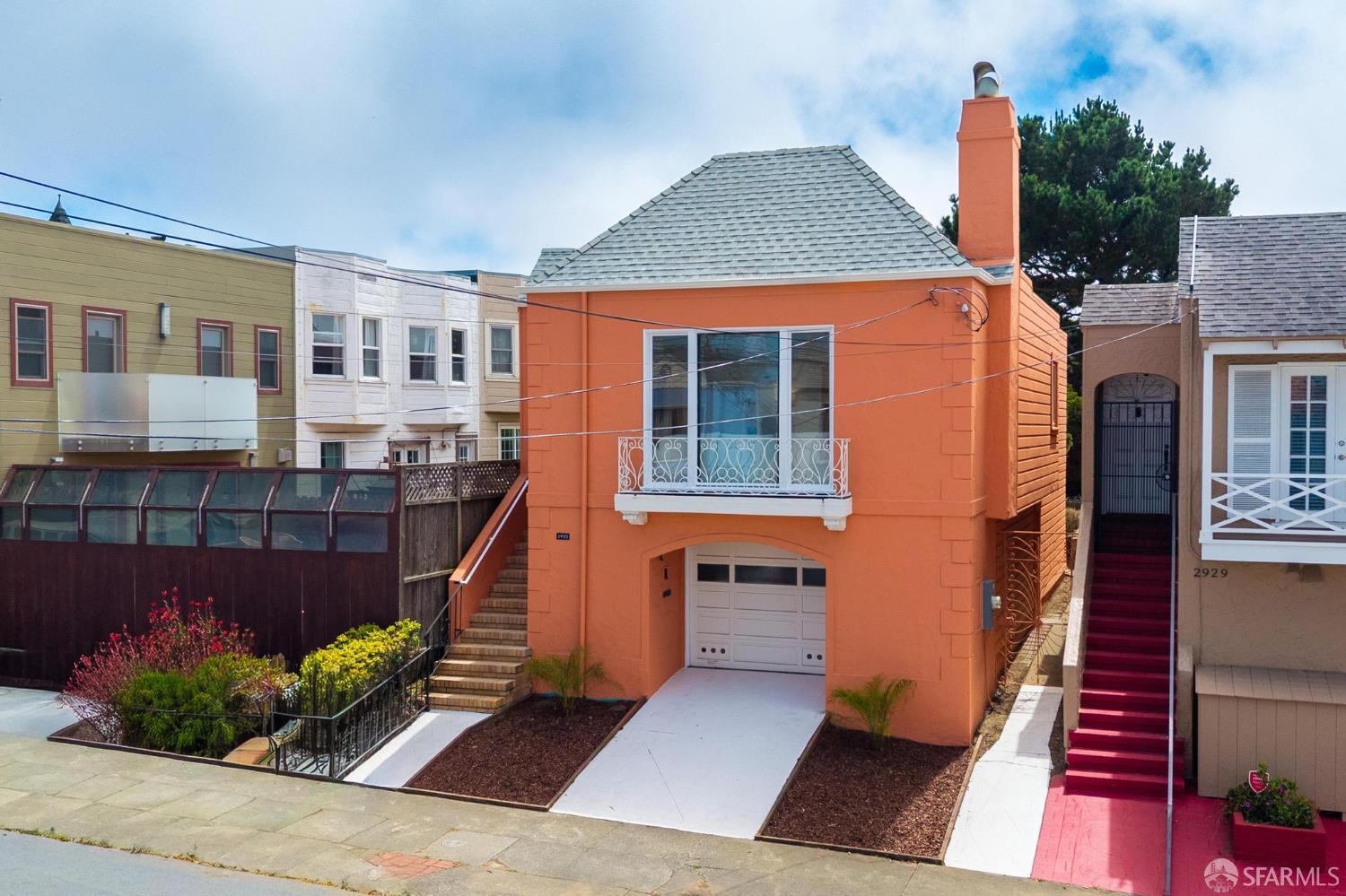 Detail Gallery Image 2 of 61 For 2925 Kirkham St, San Francisco,  CA 94122 - 2 Beds | 1 Baths