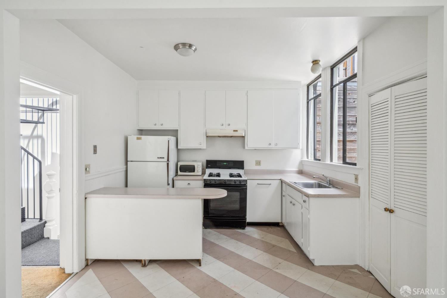 Detail Gallery Image 17 of 18 For 28 Sonoma St, San Francisco,  CA 94133 - – Beds | – Baths