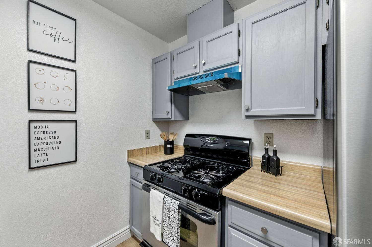 Detail Gallery Image 10 of 36 For 8266 Gaunt Ave #F1,  Gilroy,  CA 95020 - 2 Beds | 1/1 Baths