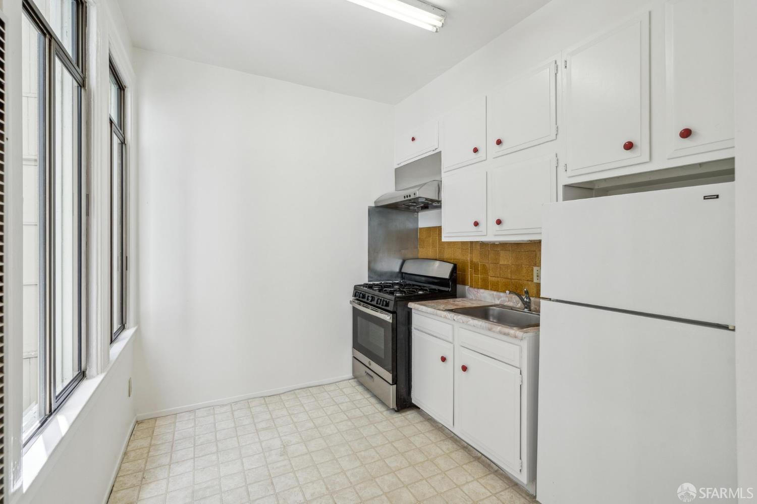 Detail Gallery Image 13 of 18 For 28 Sonoma St, San Francisco,  CA 94133 - – Beds | – Baths