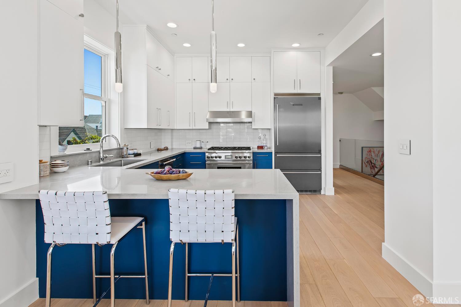Detail Gallery Image 12 of 60 For 2703 21st St, San Francisco,  CA 94110 - 3 Beds | 3 Baths