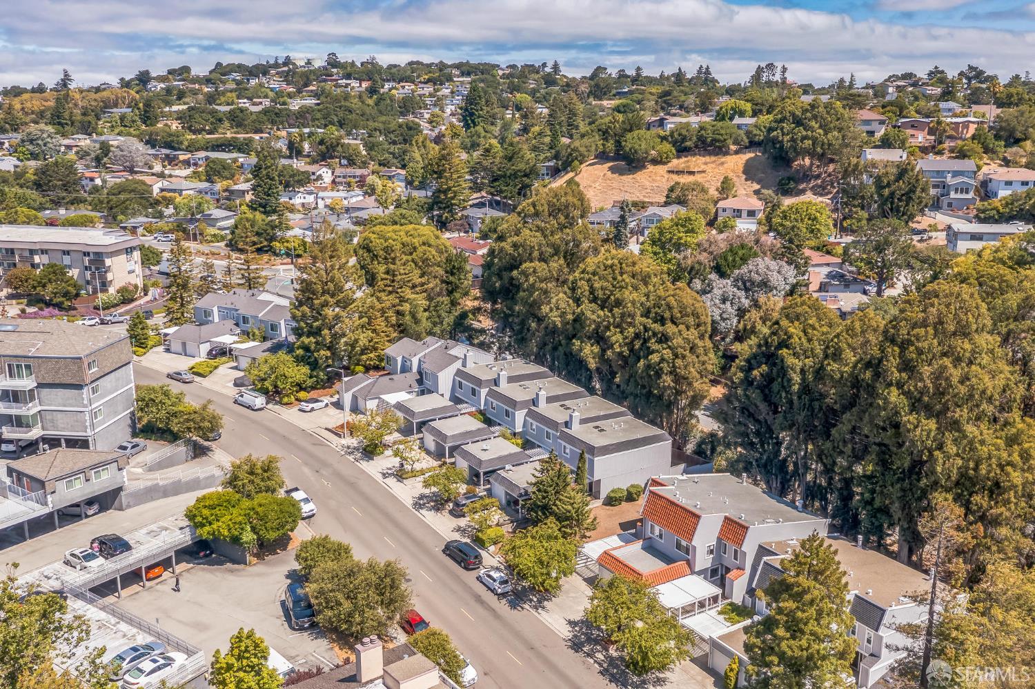 Detail Gallery Image 29 of 34 For 1130 Continentals Way, Belmont,  CA 94002 - 3 Beds | 2/1 Baths