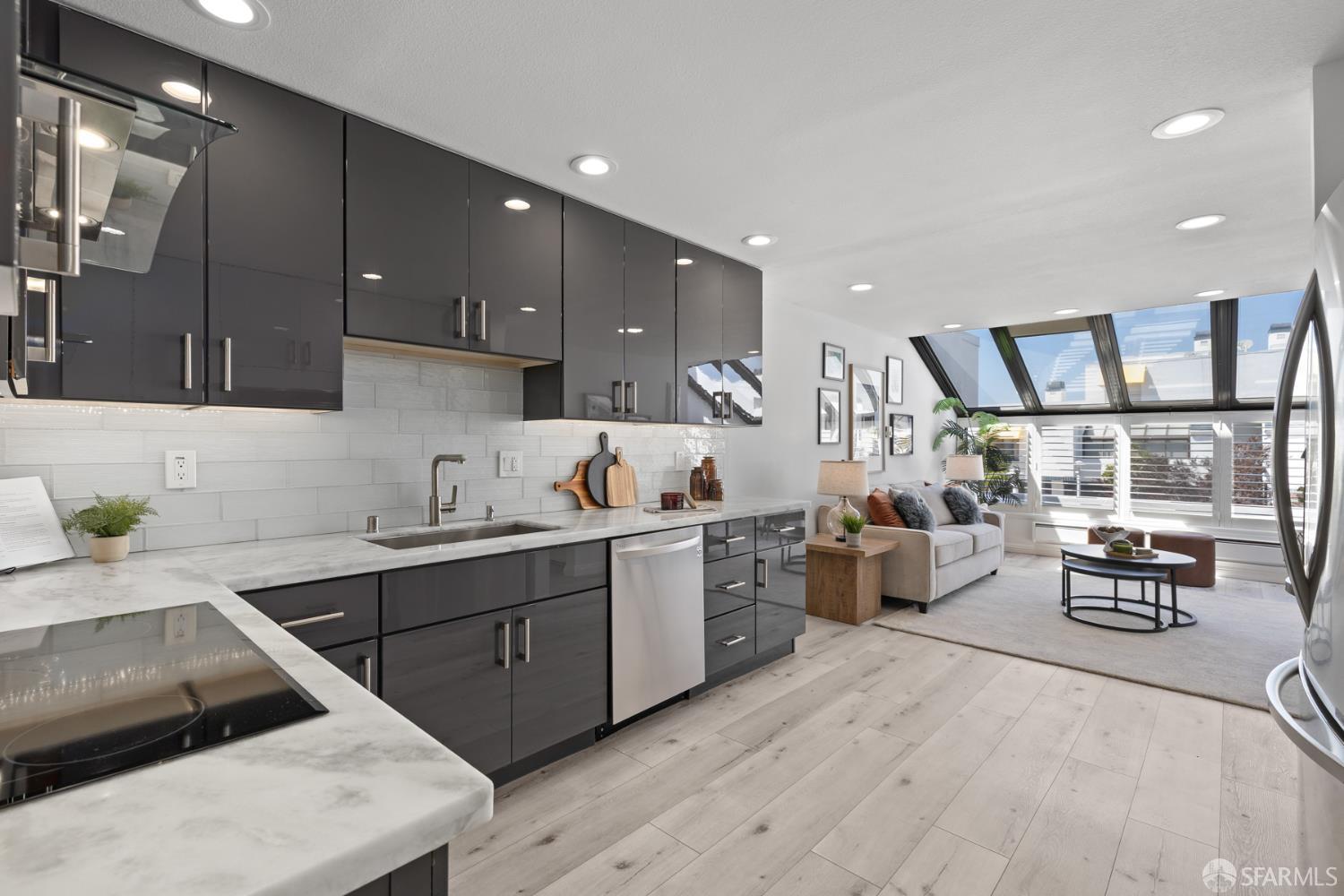 Detail Gallery Image 11 of 44 For 619 Portofino Ln, Foster City,  CA 94404 - 2 Beds | 2/1 Baths