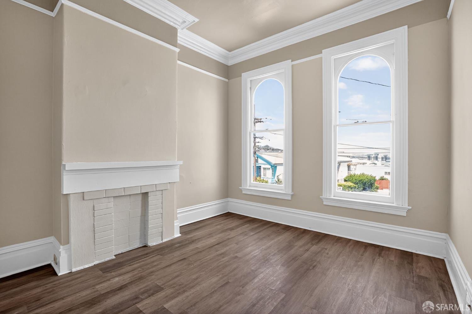 Detail Gallery Image 3 of 32 For 2027 Quesada Ave, San Francisco,  CA 94124 - 3 Beds | 2 Baths