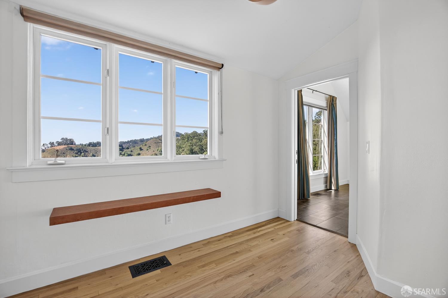 Detail Gallery Image 28 of 59 For 7172 Norfolk Rd, Berkeley,  CA 94705 - 4 Beds | 2/1 Baths