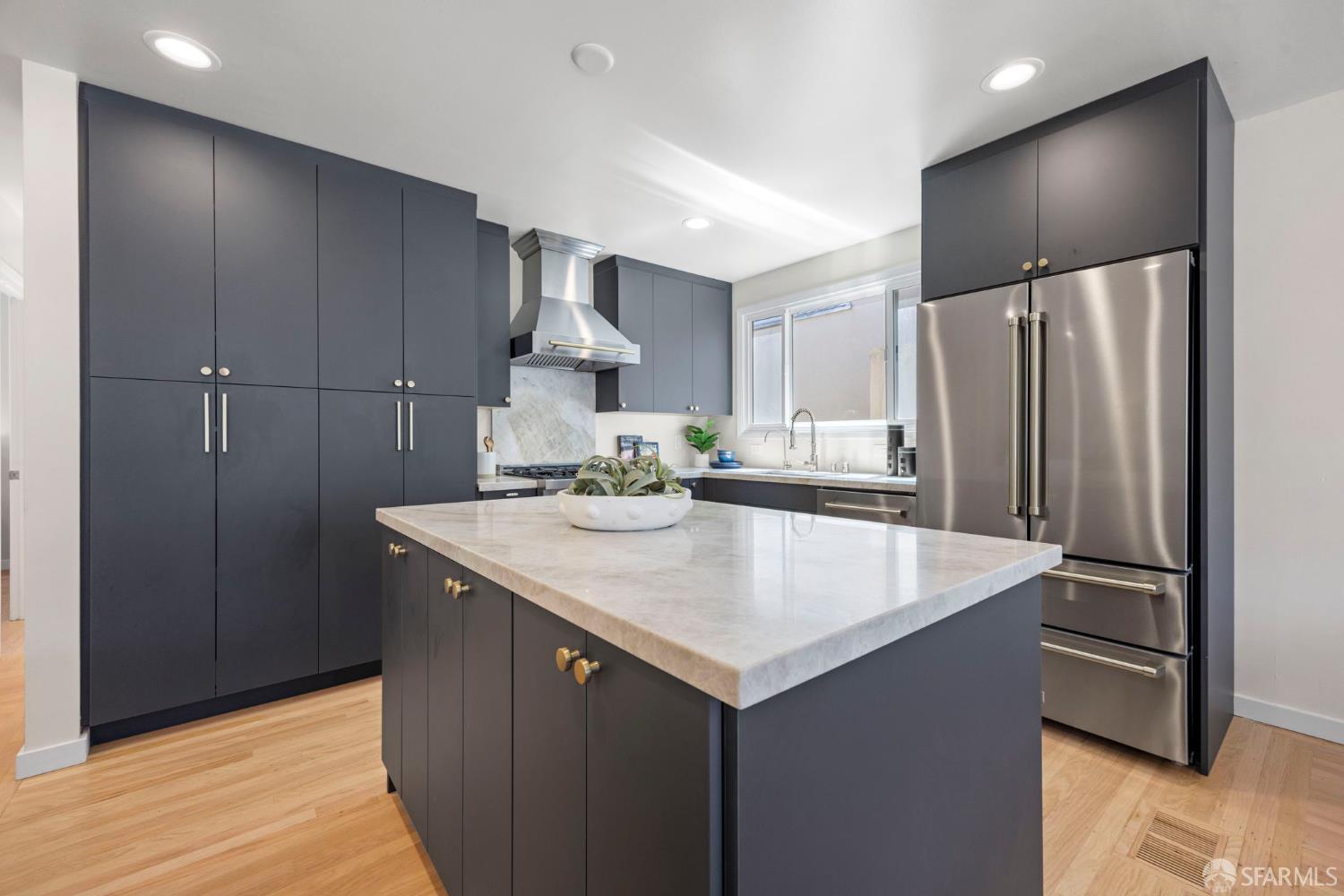 Detail Gallery Image 8 of 51 For 57 Dellbrook Ave, San Francisco,  CA 94131 - 3 Beds | 3 Baths
