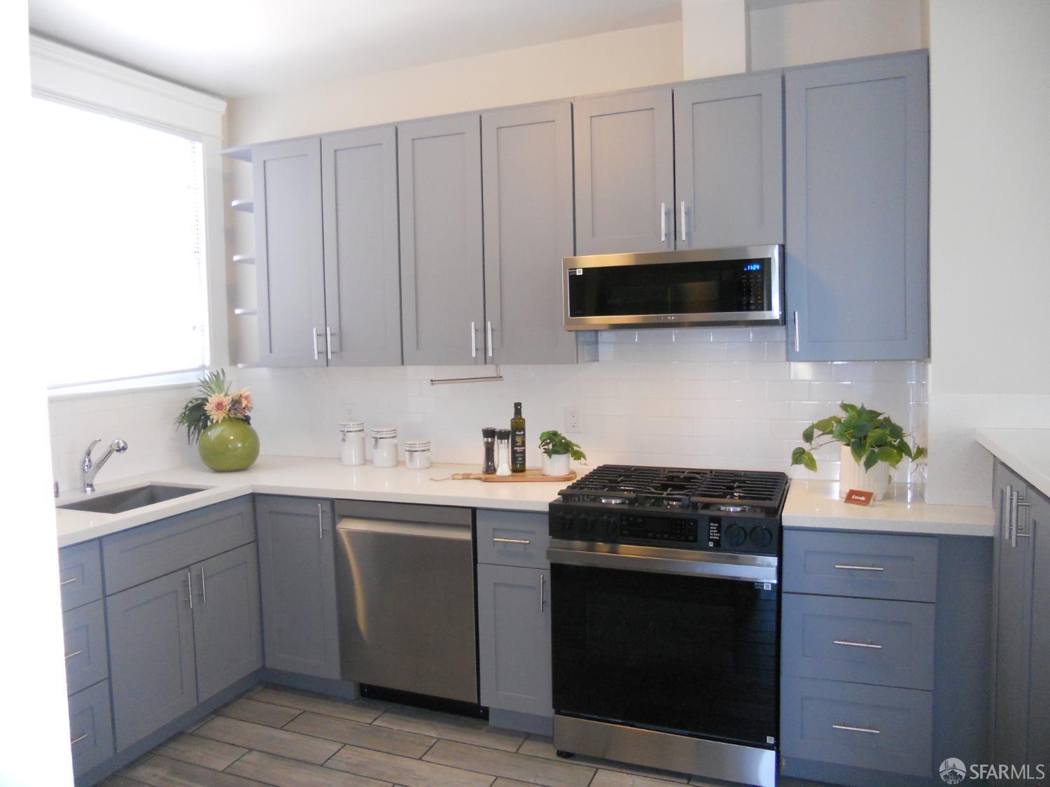 Detail Gallery Image 10 of 26 For 700 12th Ave #6,  San Francisco,  CA 94118 - 3 Beds | 2 Baths