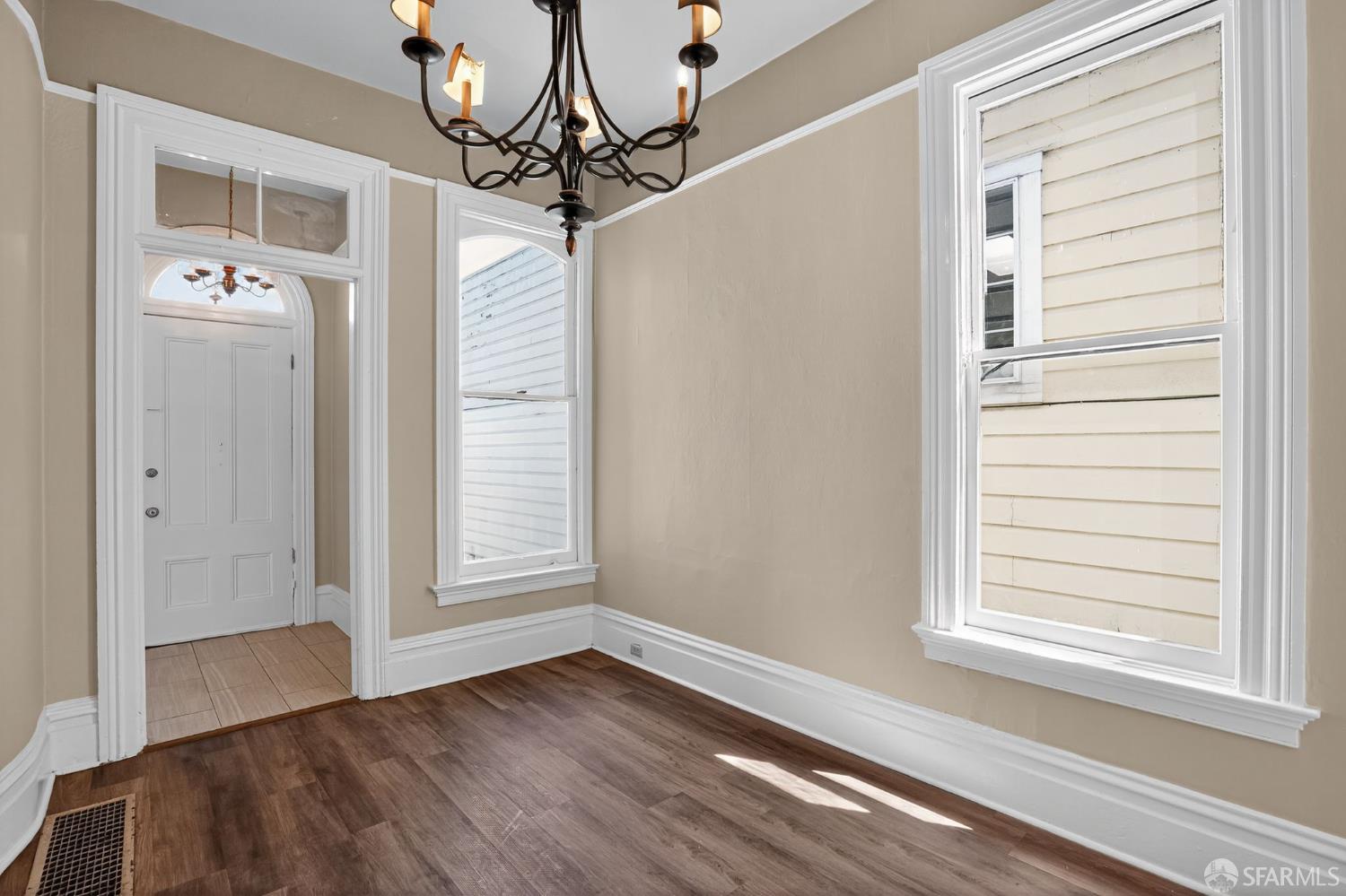 Detail Gallery Image 13 of 32 For 2027 Quesada Ave, San Francisco,  CA 94124 - 3 Beds | 2 Baths