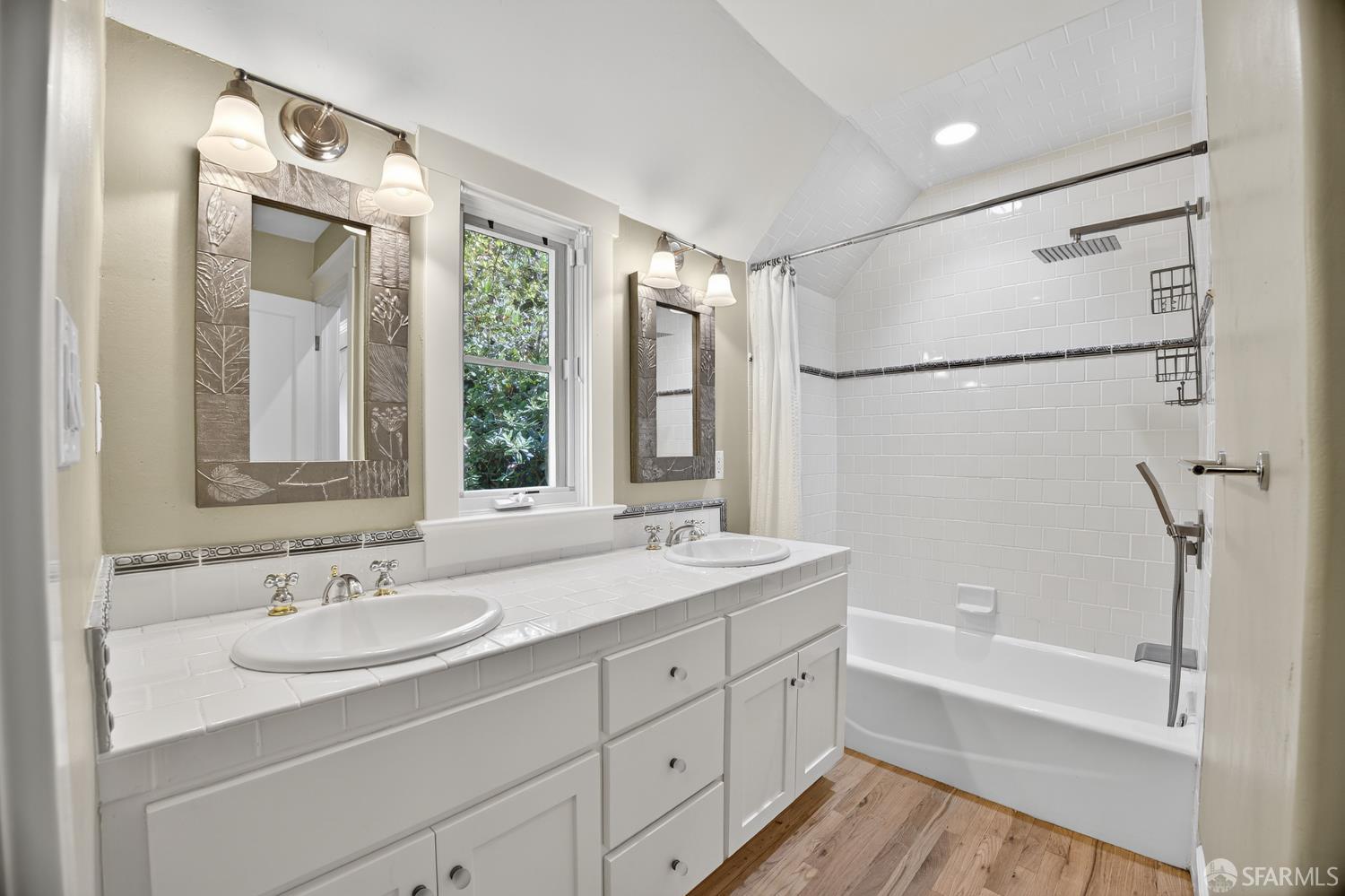 Detail Gallery Image 44 of 59 For 7172 Norfolk Rd, Berkeley,  CA 94705 - 4 Beds | 2/1 Baths
