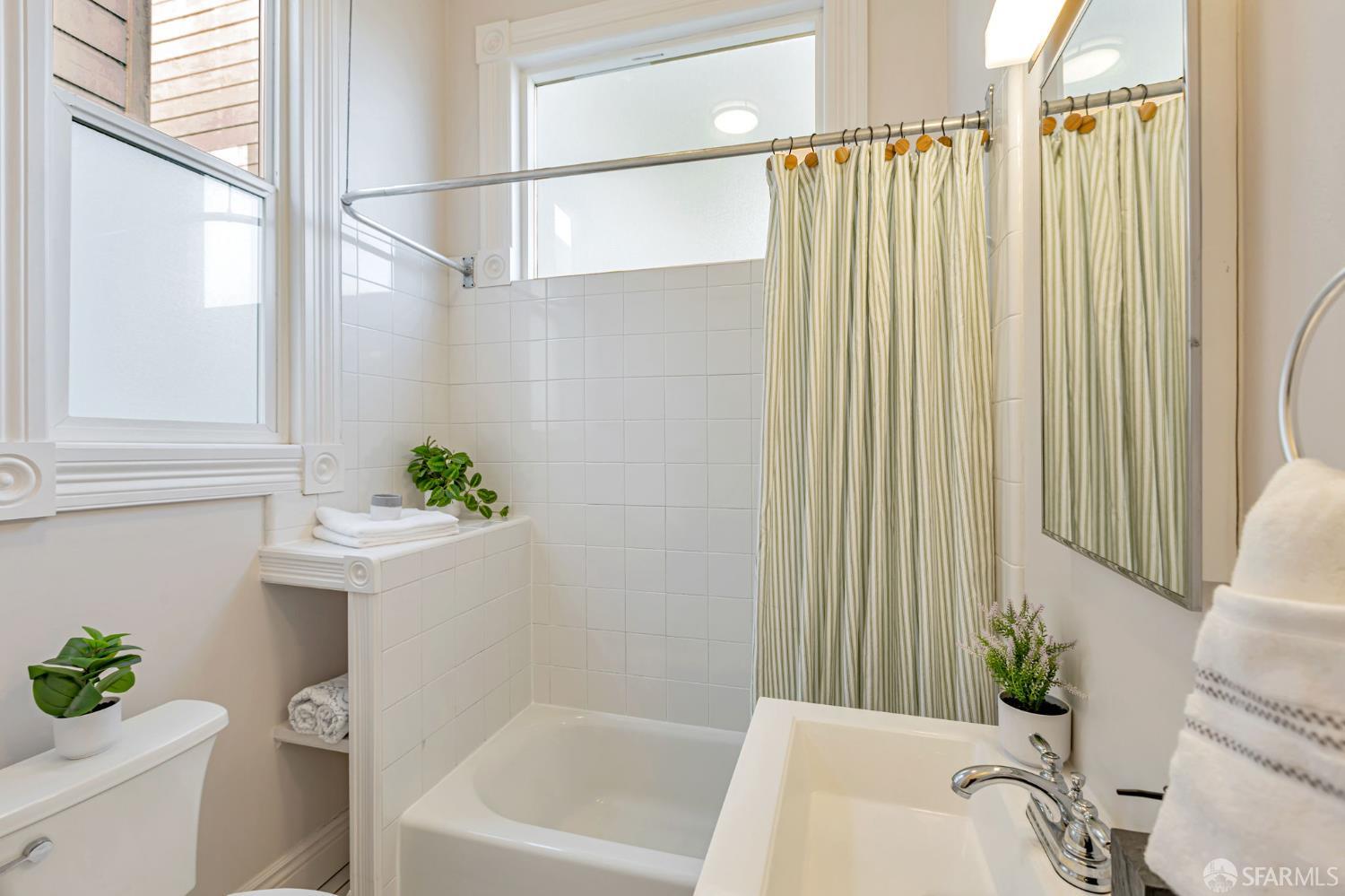 Photo #18: 425060983 Listing: Photo #18