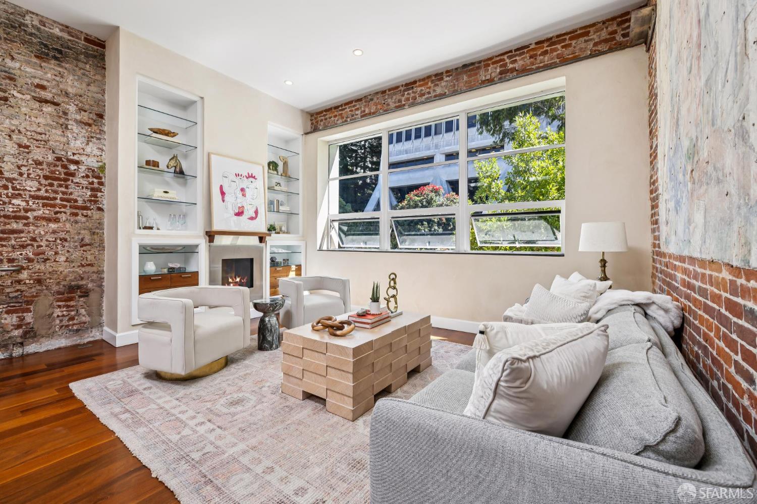 Photo #2: 425065620 Listing 