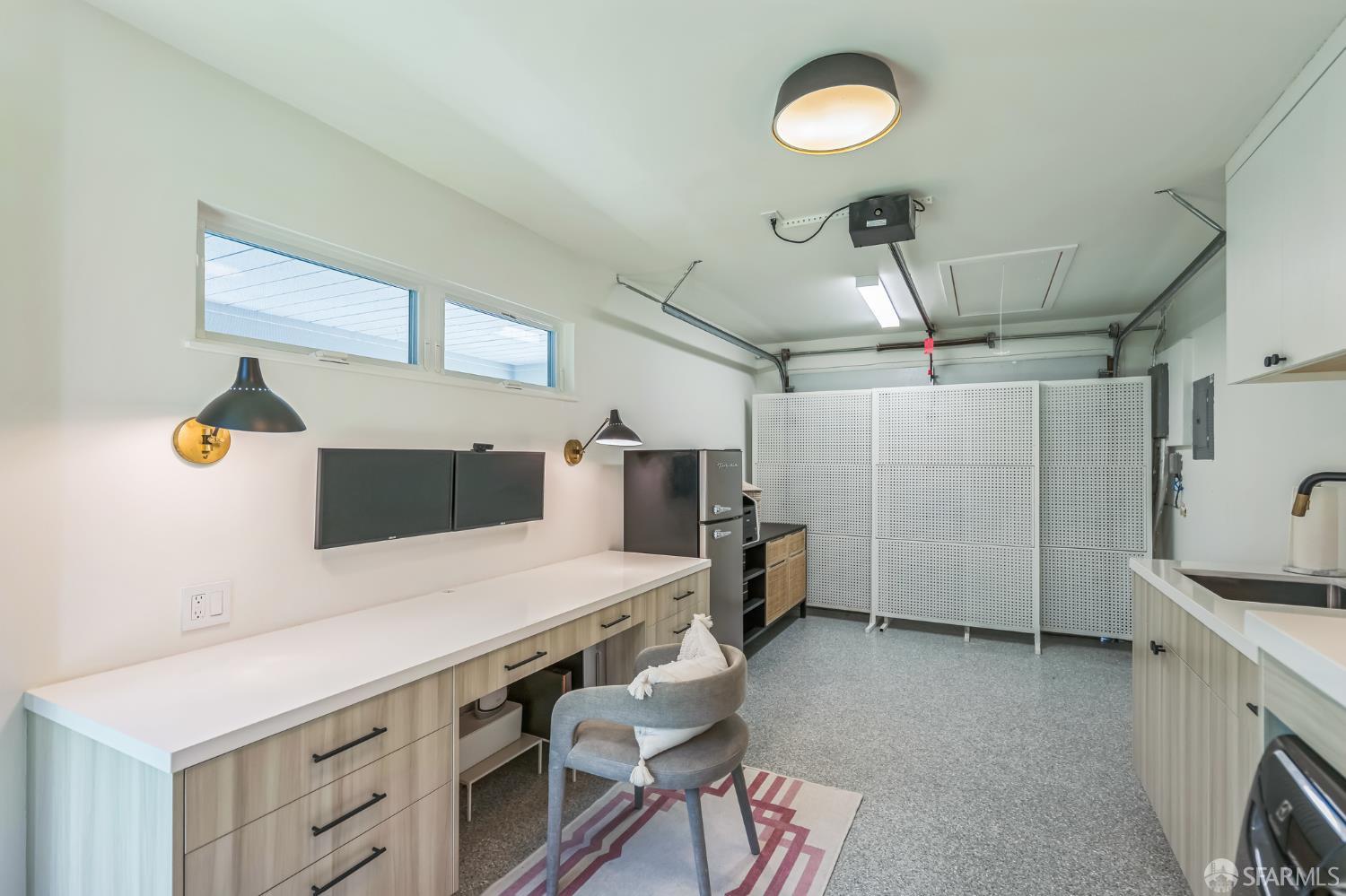 Detail Gallery Image 27 of 34 For 1130 Continentals Way, Belmont,  CA 94002 - 3 Beds | 2/1 Baths