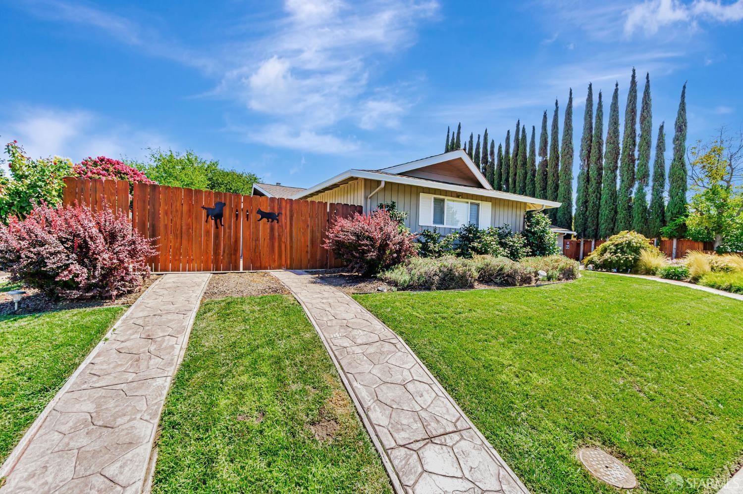 Detail Gallery Image 5 of 63 For 5111 Paul Scarlet Dr, Concord,  CA 94521 - 6 Beds | 3 Baths