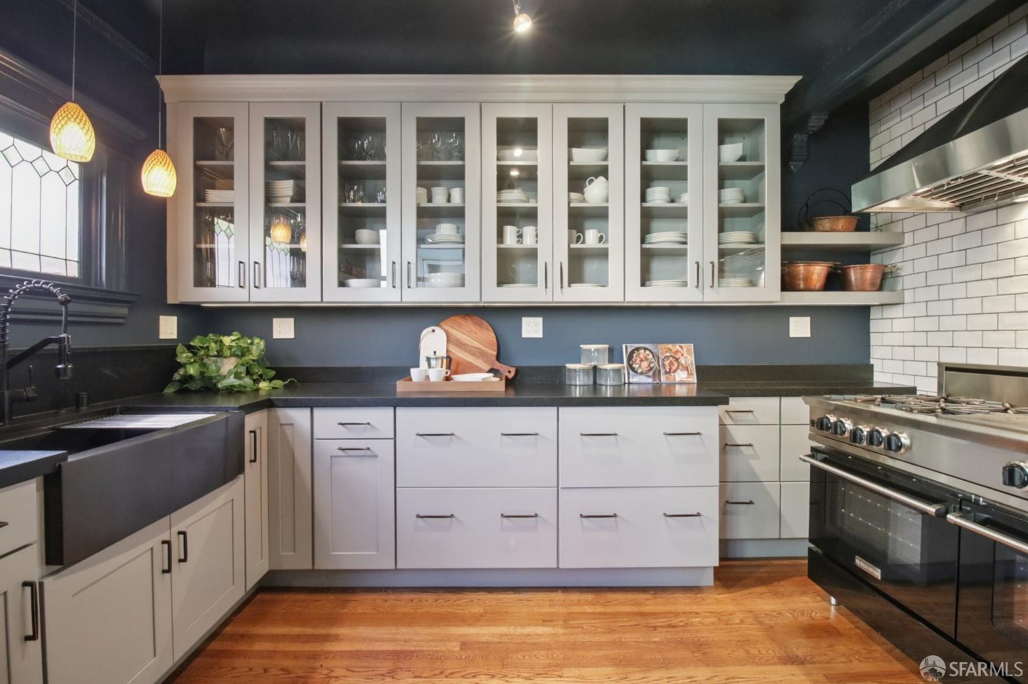 Detail Gallery Image 13 of 24 For 1328 Waller St, San Francisco,  CA 94117 - 6 Beds | 4/1 Baths