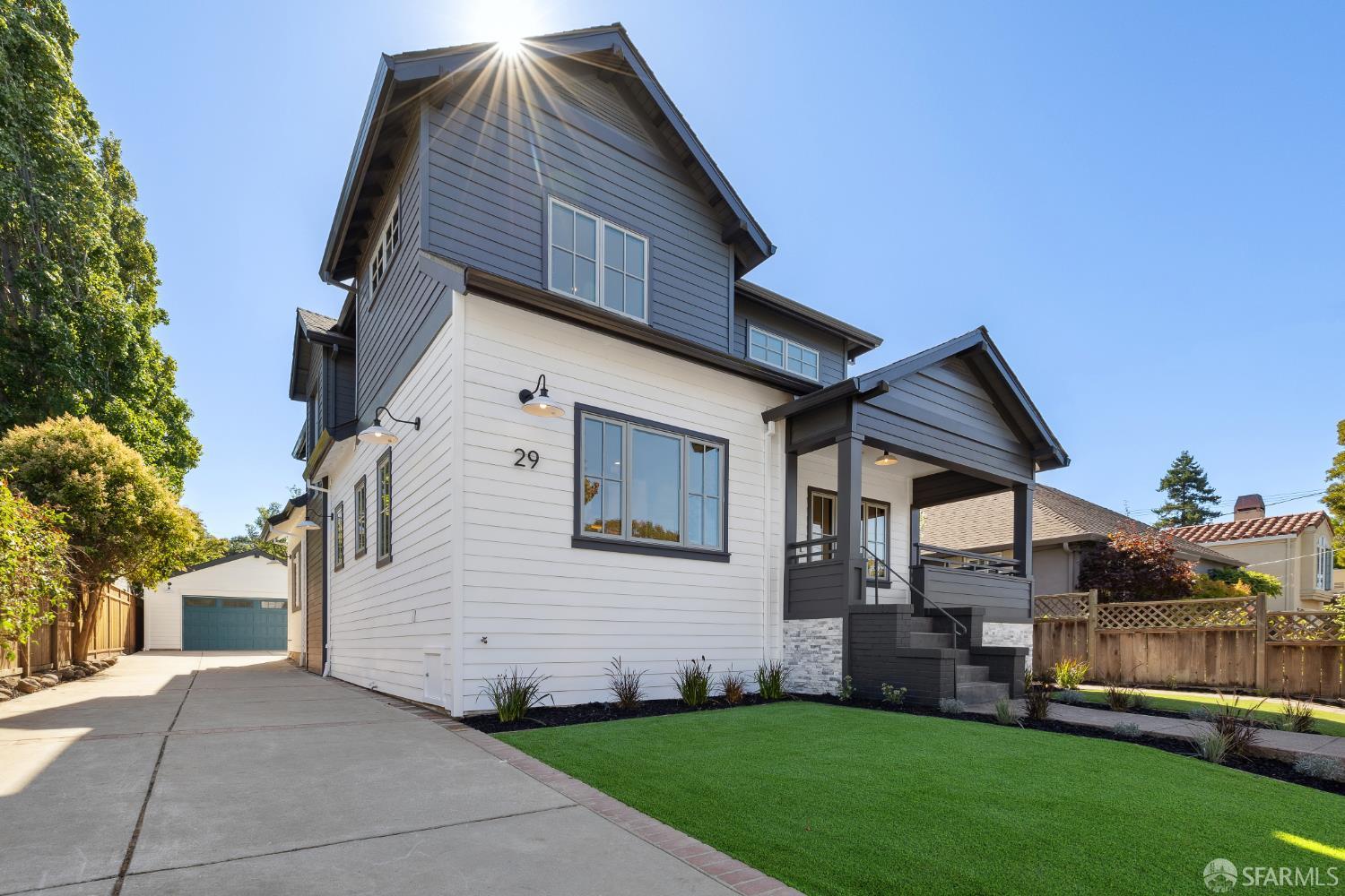 Detail Gallery Image 6 of 28 For 29 Humboldt Rd, Burlingame,  CA 94010 - 4 Beds | 3/1 Baths
