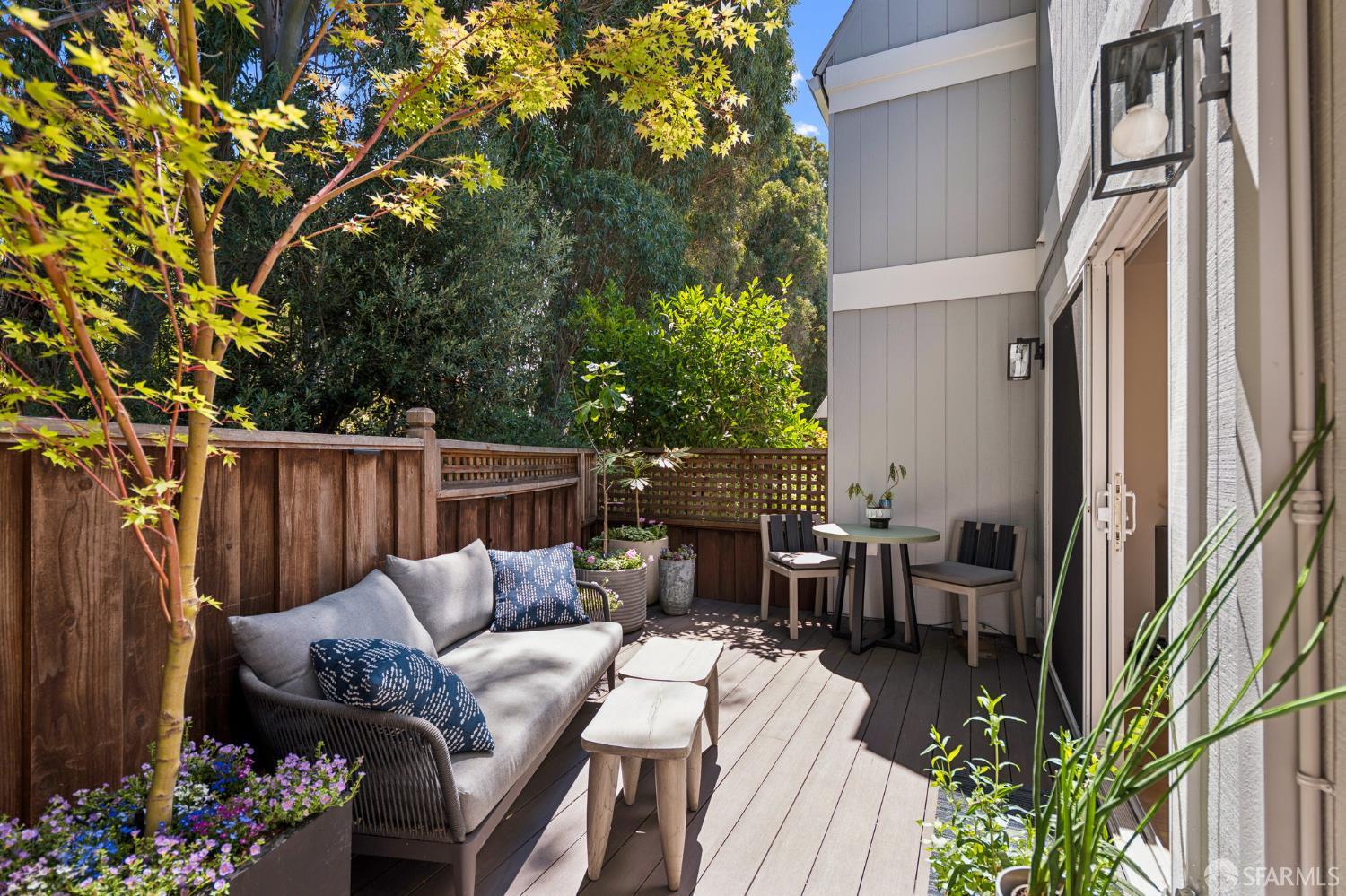 Detail Gallery Image 15 of 34 For 1130 Continentals Way, Belmont,  CA 94002 - 3 Beds | 2/1 Baths