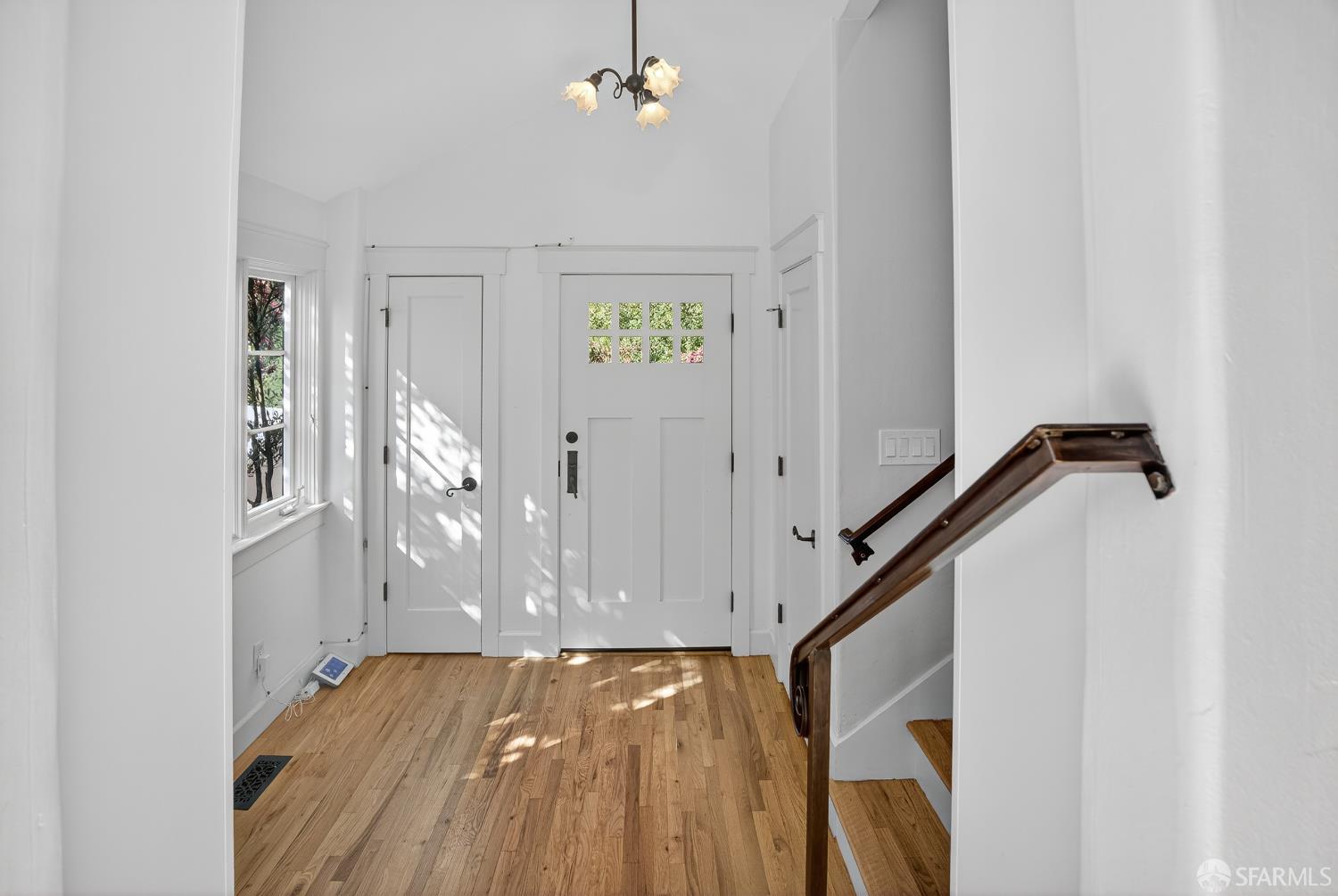 Detail Gallery Image 8 of 59 For 7172 Norfolk Rd, Berkeley,  CA 94705 - 4 Beds | 2/1 Baths