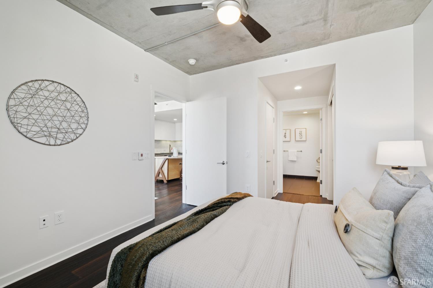 Photo #6: 425067619 Listing 