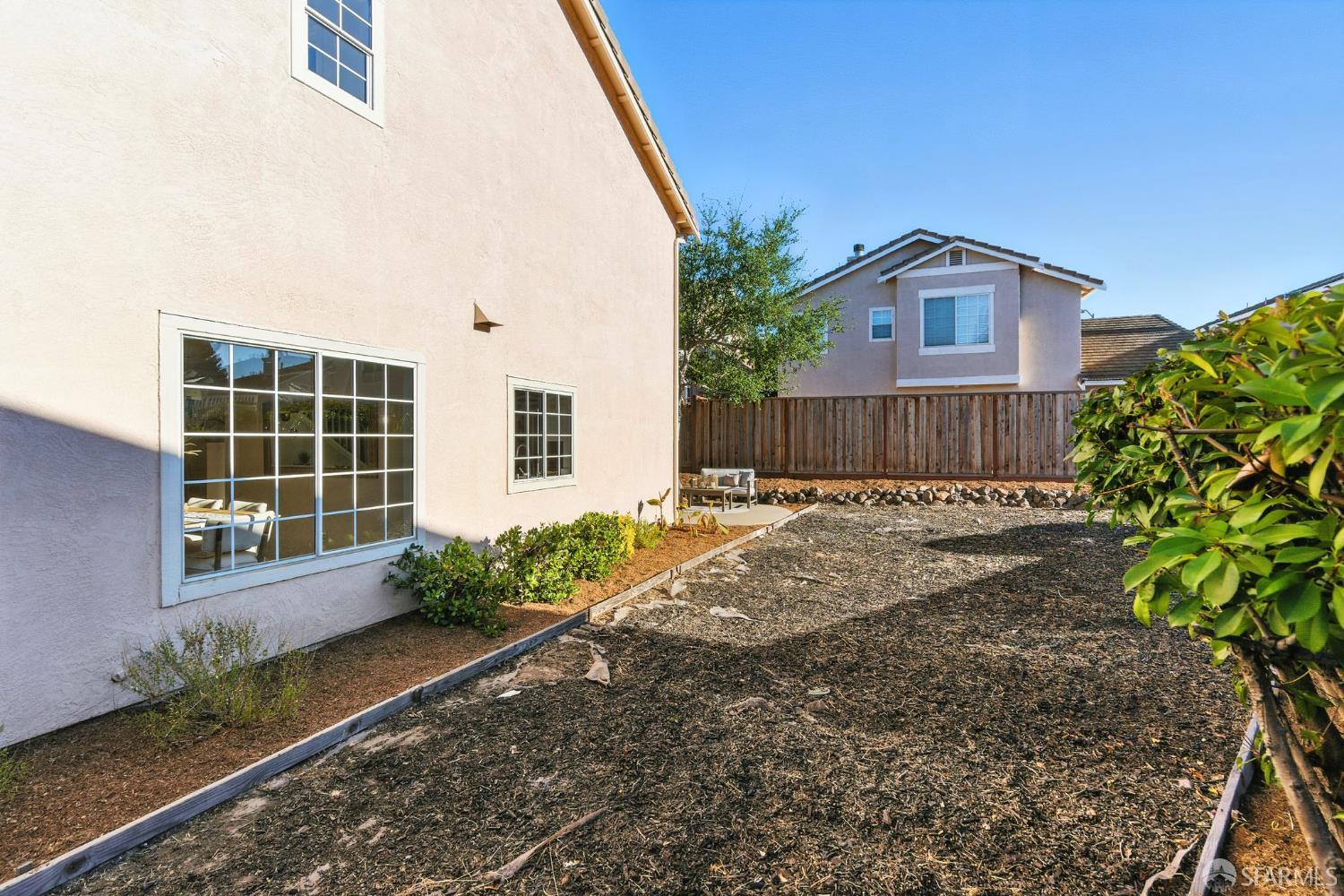 Detail Gallery Image 11 of 19 For 275 Brady Ct, Martinez,  CA 94553 - 4 Beds | 2/1 Baths