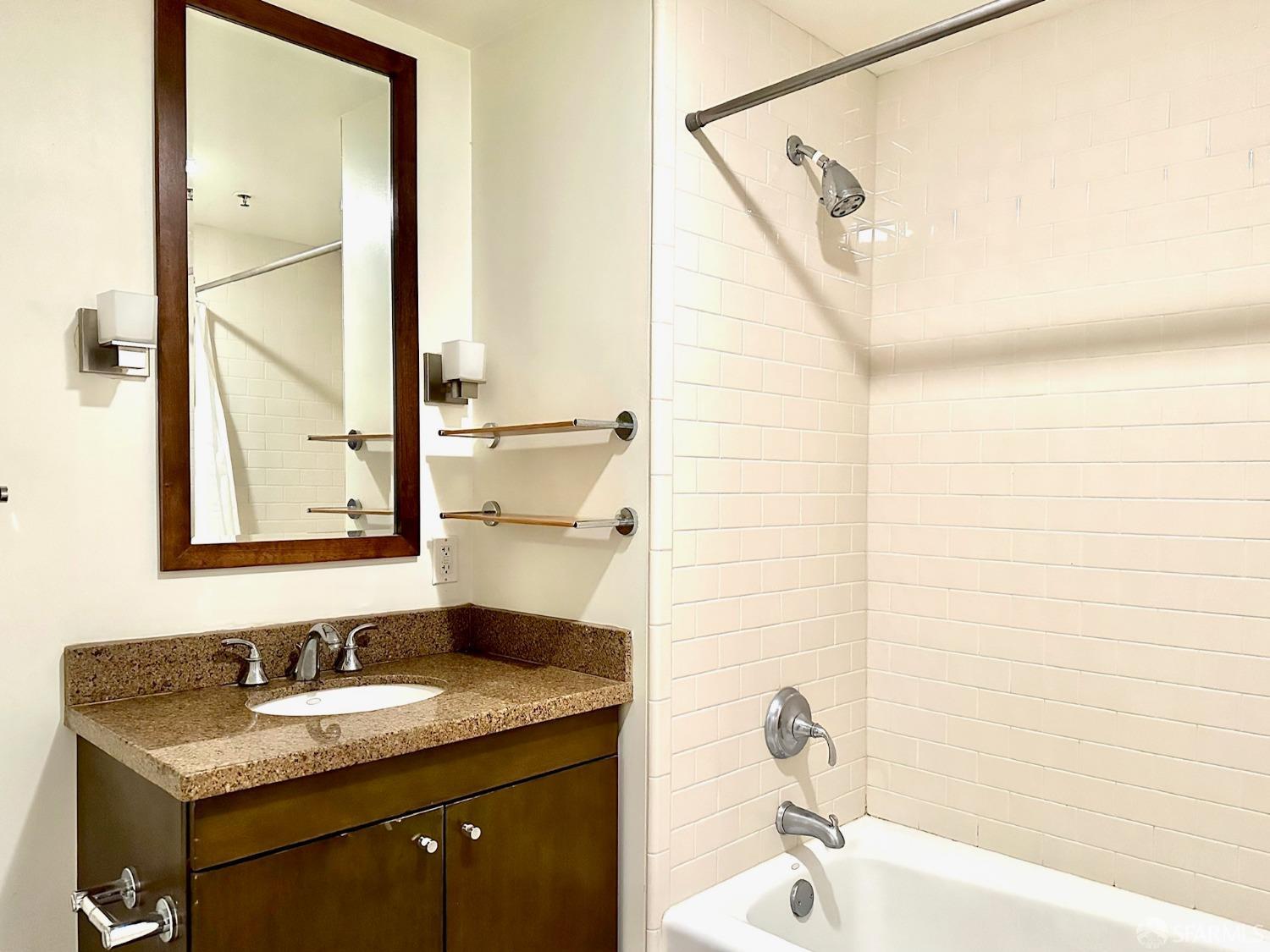 Photo #11: 425067528 Listing: Photo #11