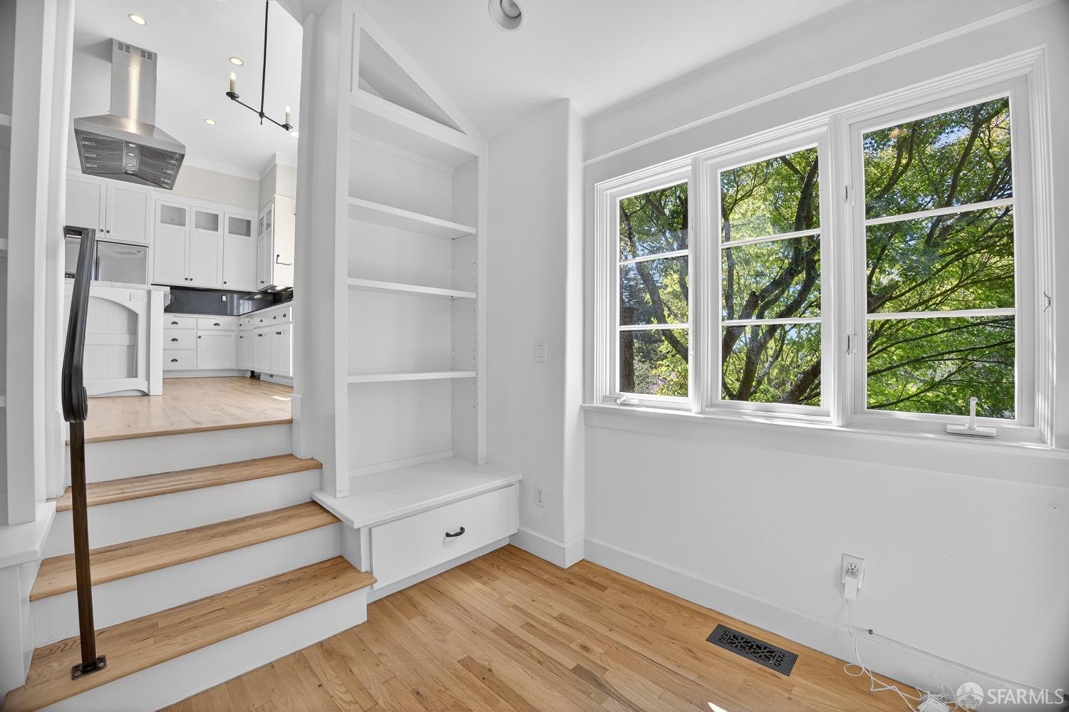 Detail Gallery Image 7 of 59 For 7172 Norfolk Rd, Berkeley,  CA 94705 - 4 Beds | 2/1 Baths