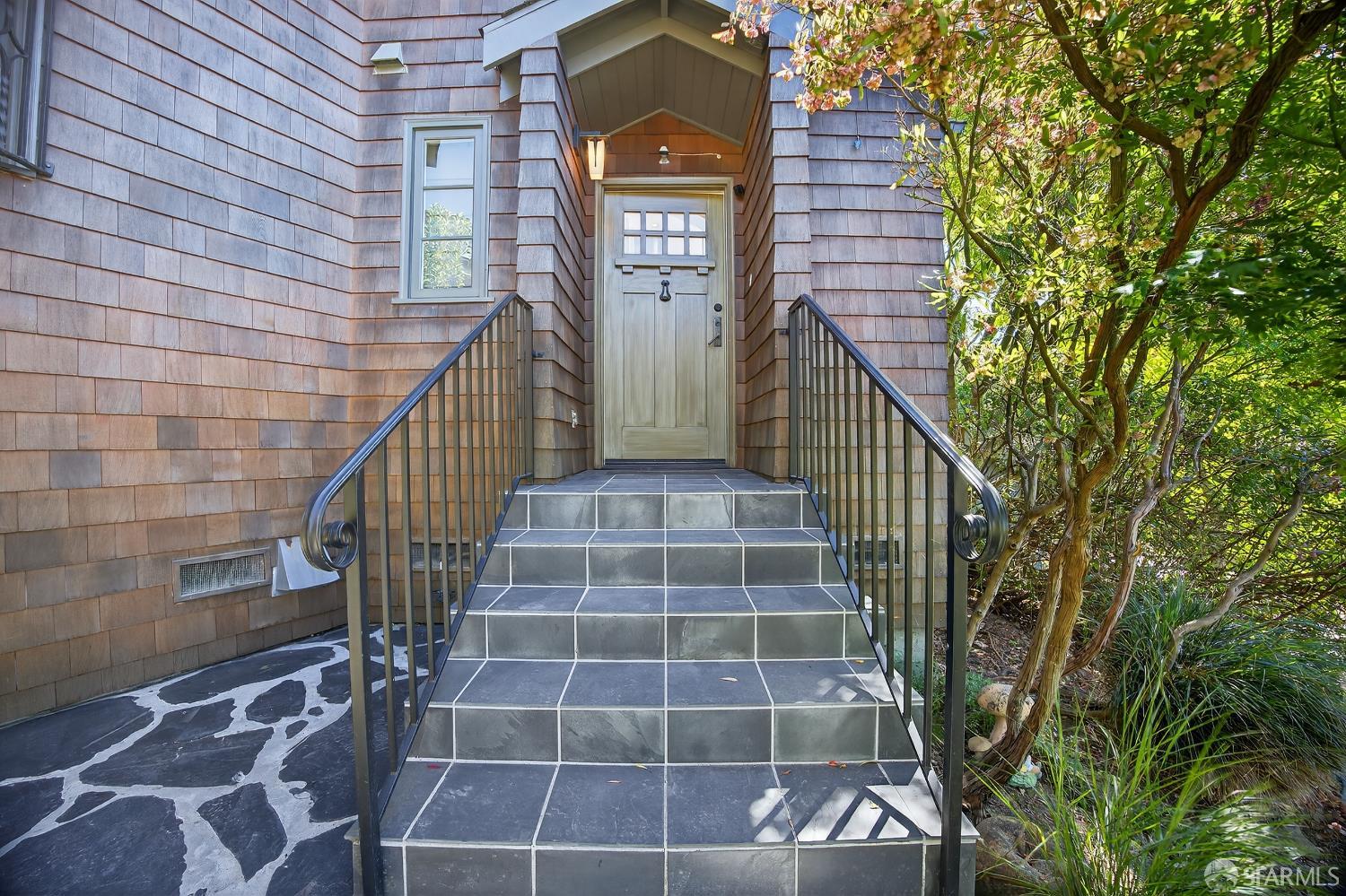 Detail Gallery Image 6 of 59 For 7172 Norfolk Rd, Berkeley,  CA 94705 - 4 Beds | 2/1 Baths