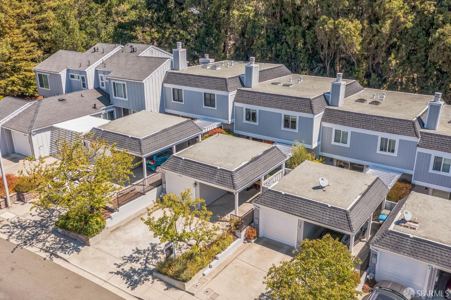 Detail Gallery Image 32 of 34 For 1130 Continentals Way, Belmont,  CA 94002 - 3 Beds | 2/1 Baths