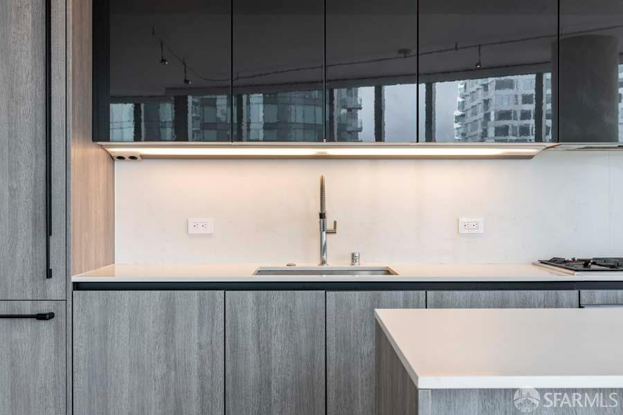 Detail Gallery Image 9 of 33 For 201 Folsom St 15c,  San Francisco,  CA 94105 - 2 Beds | 2 Baths