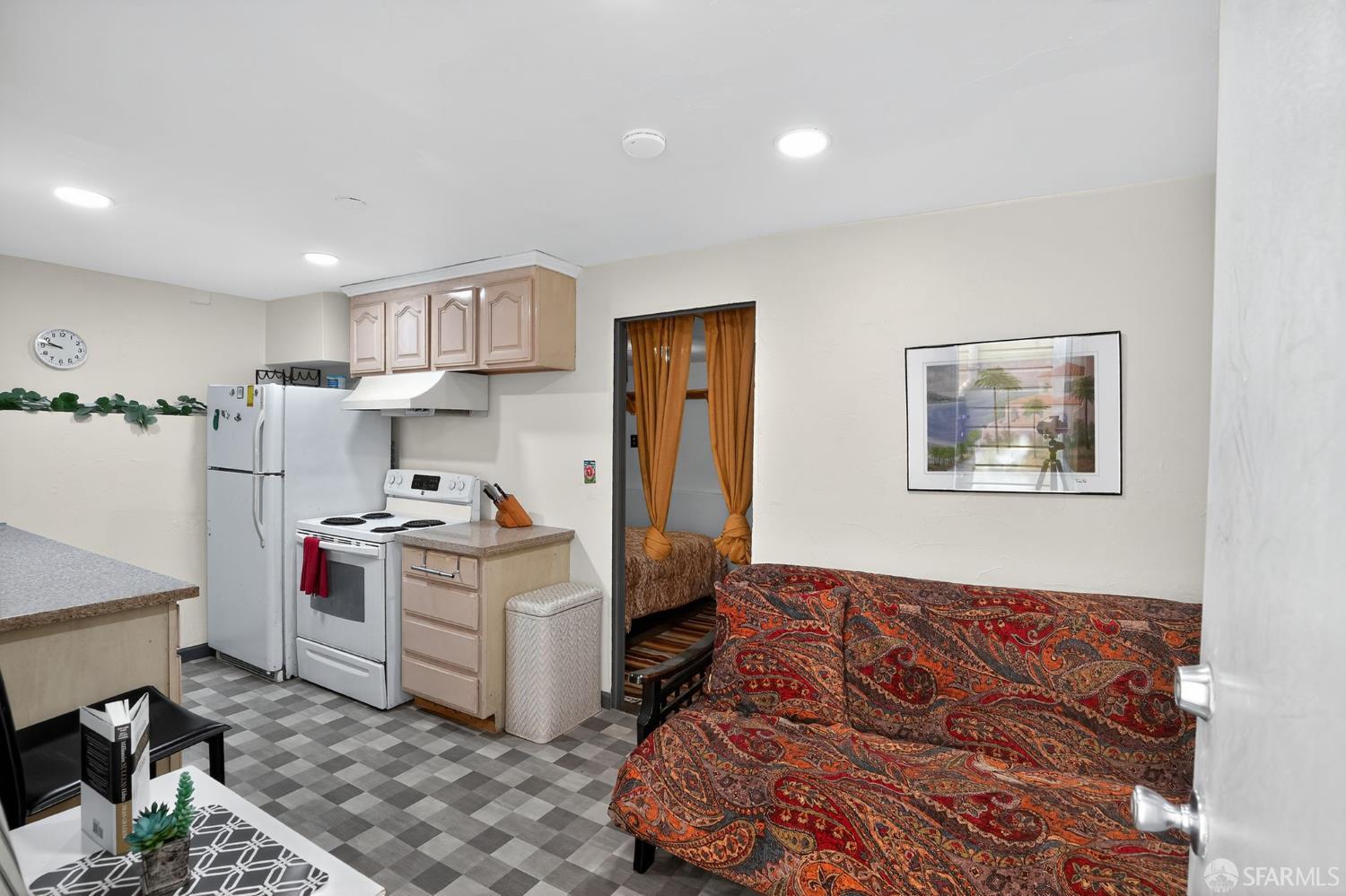 Detail Gallery Image 26 of 32 For 2027 Quesada Ave, San Francisco,  CA 94124 - 3 Beds | 2 Baths