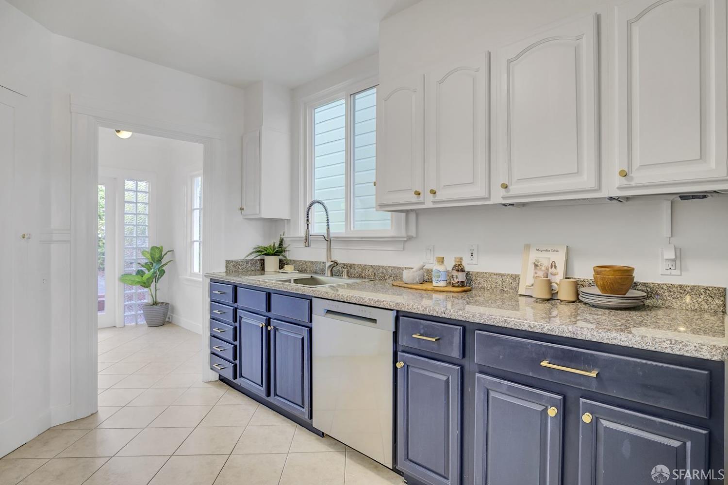 Detail Gallery Image 13 of 24 For 2316 Cecilia Ave, San Francisco,  CA 94116 - 2 Beds | 1 Baths