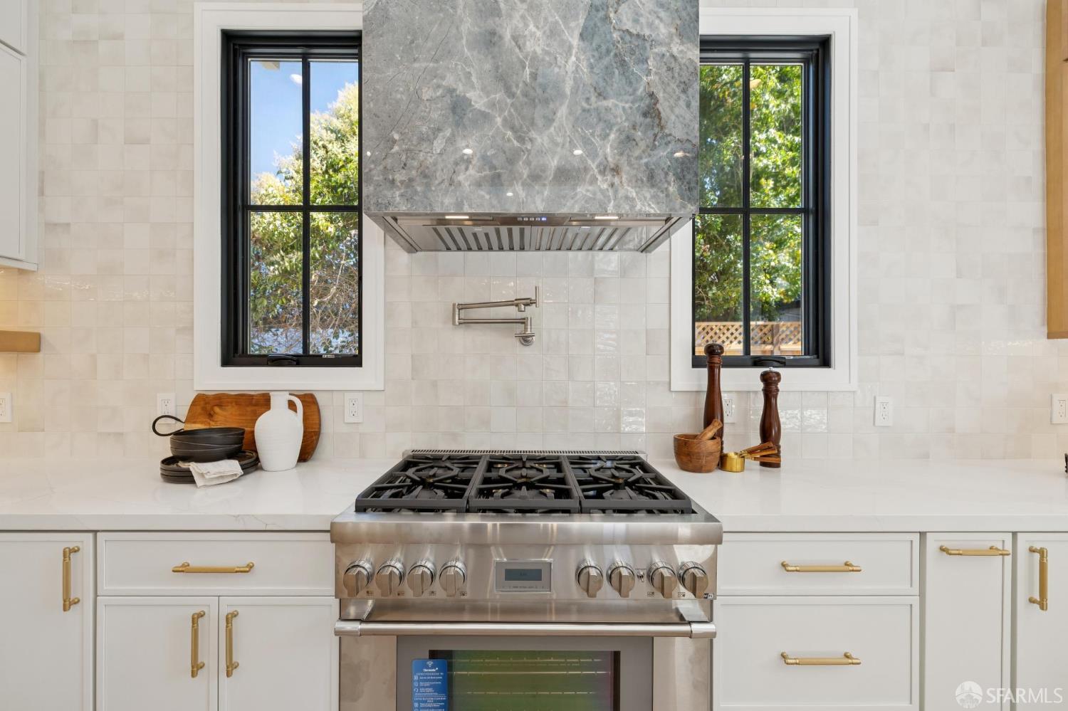 Detail Gallery Image 10 of 28 For 29 Humboldt Rd, Burlingame,  CA 94010 - 4 Beds | 3/1 Baths
