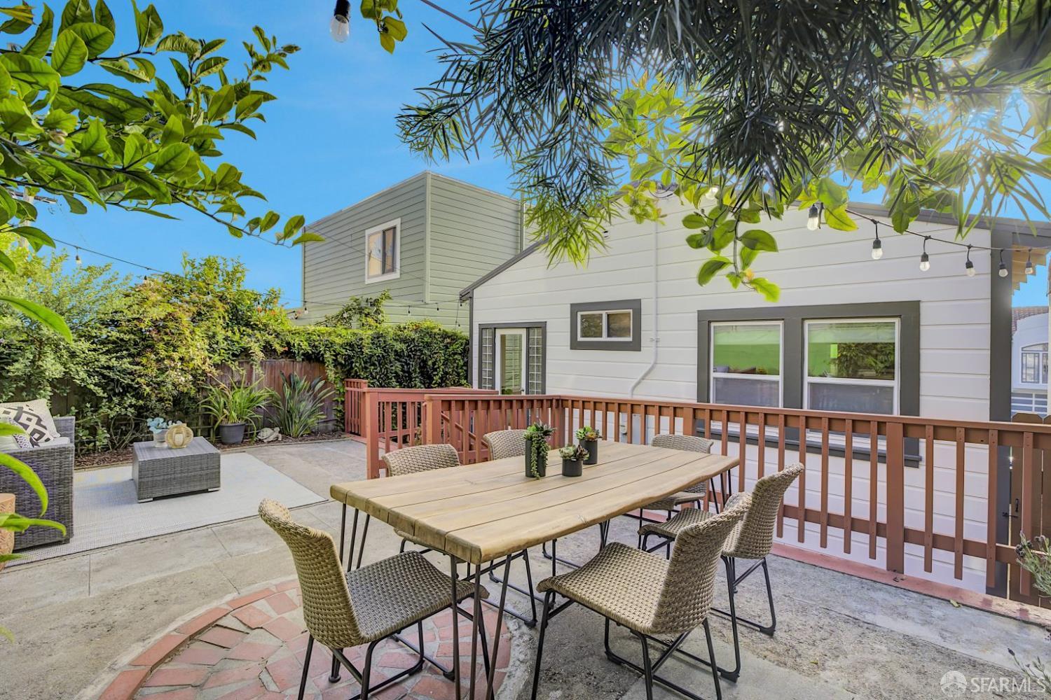 Detail Gallery Image 2 of 24 For 2316 Cecilia Ave, San Francisco,  CA 94116 - 2 Beds | 1 Baths