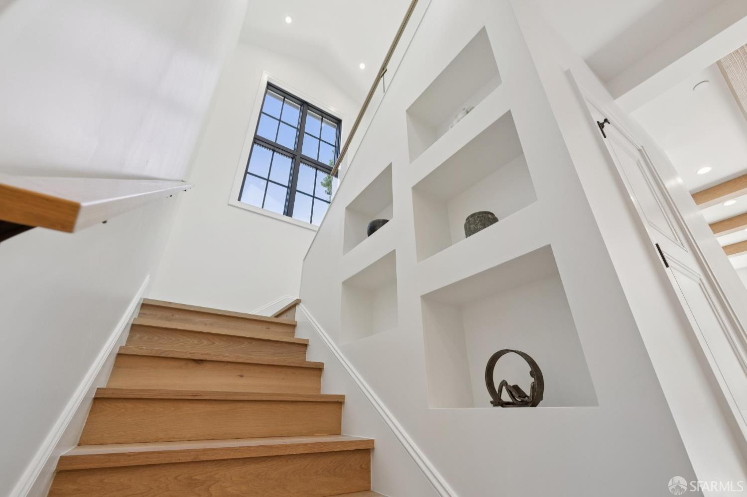 Detail Gallery Image 16 of 28 For 29 Humboldt Rd, Burlingame,  CA 94010 - 4 Beds | 3/1 Baths