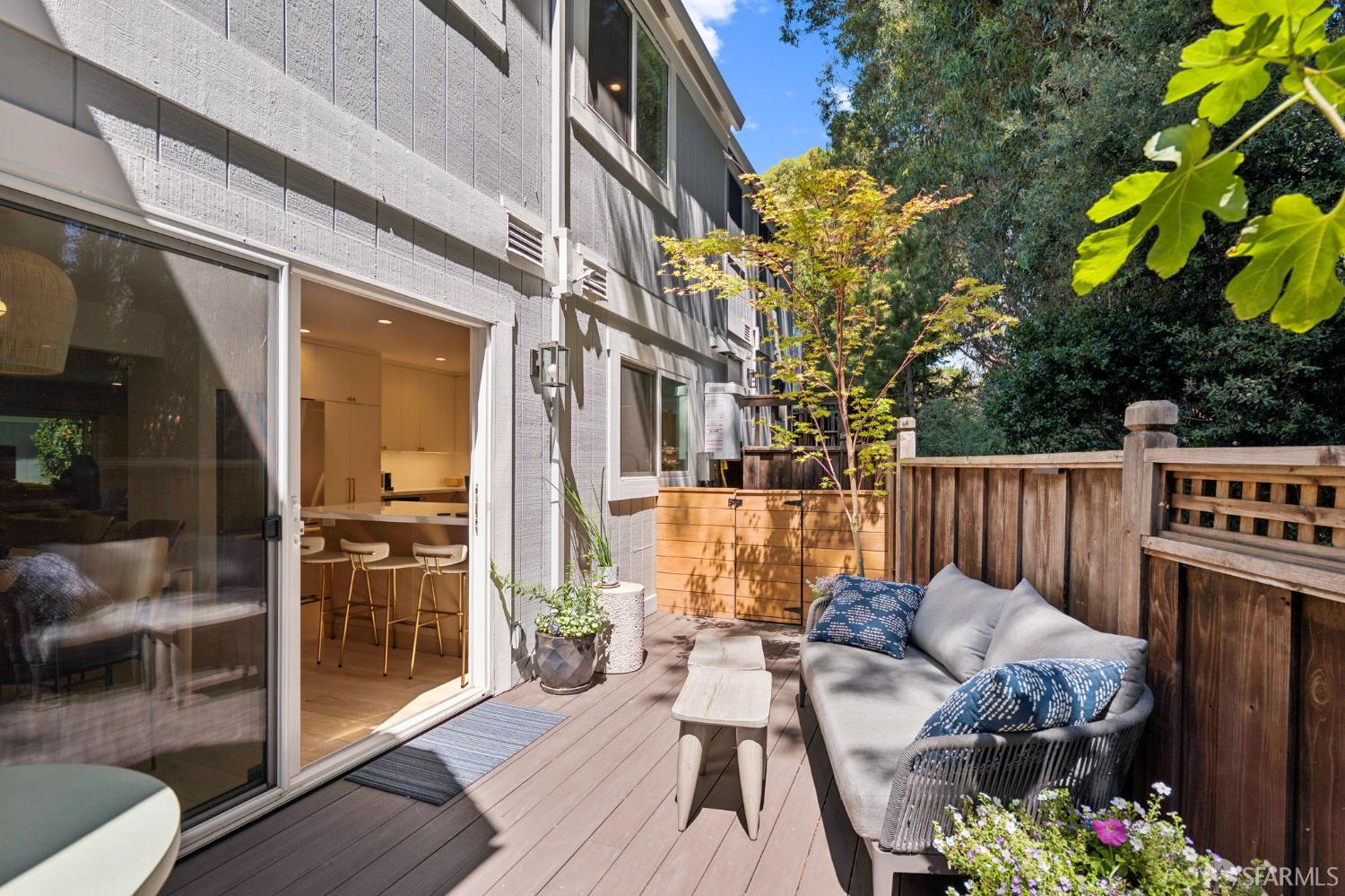 Detail Gallery Image 13 of 34 For 1130 Continentals Way, Belmont,  CA 94002 - 3 Beds | 2/1 Baths