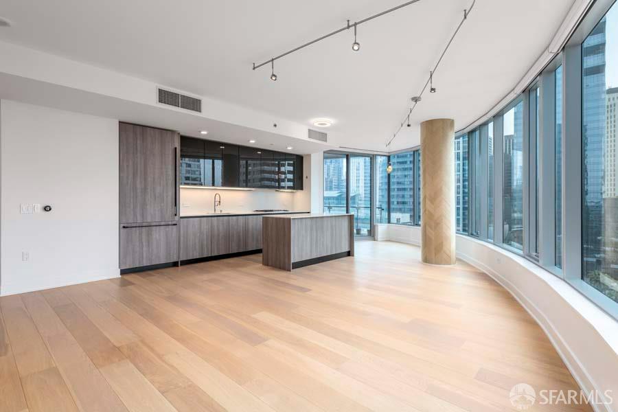 Detail Gallery Image 11 of 33 For 201 Folsom St 15c,  San Francisco,  CA 94105 - 2 Beds | 2 Baths