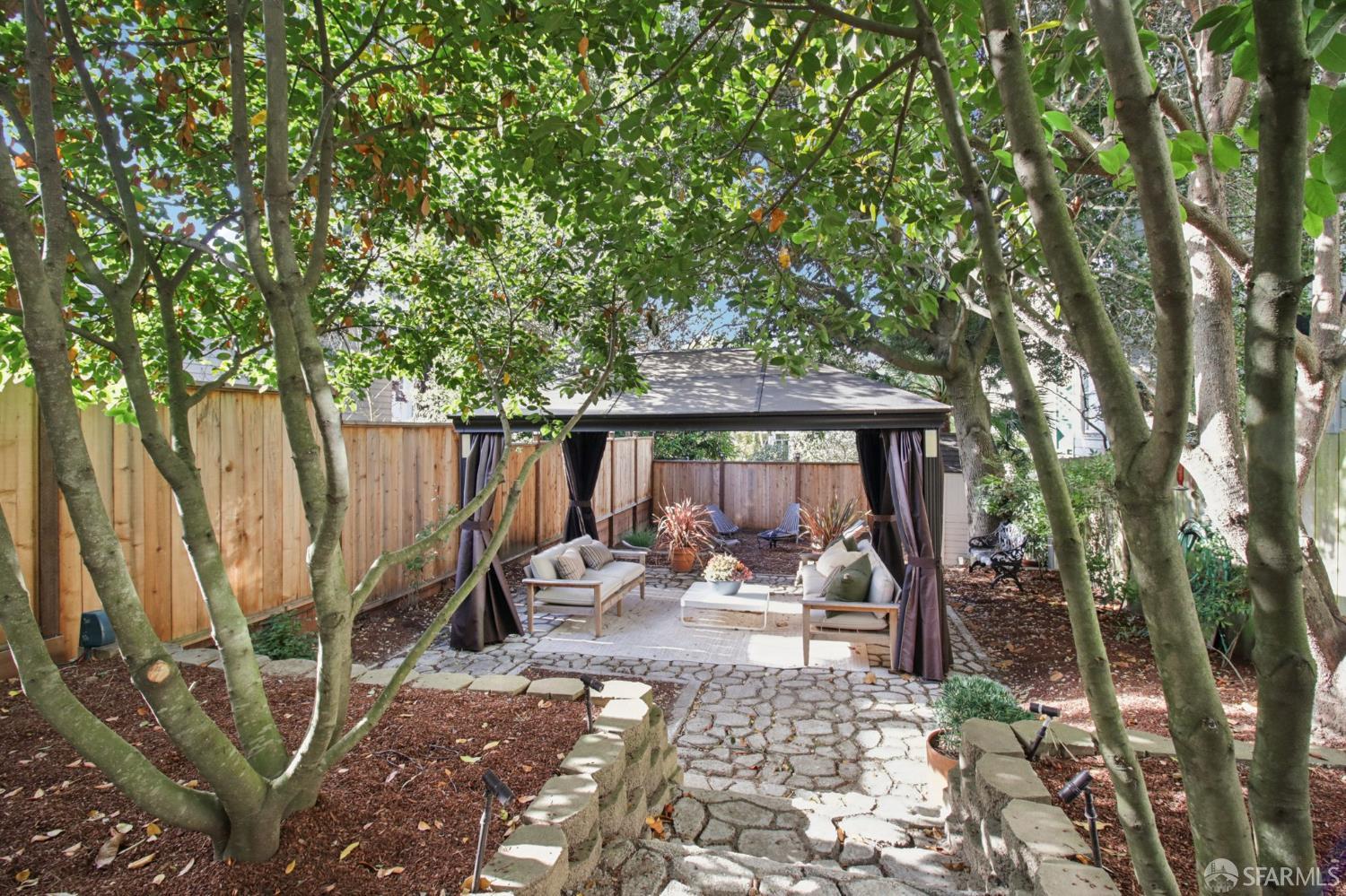 Detail Gallery Image 20 of 24 For 1328 Waller St, San Francisco,  CA 94117 - 6 Beds | 4/1 Baths