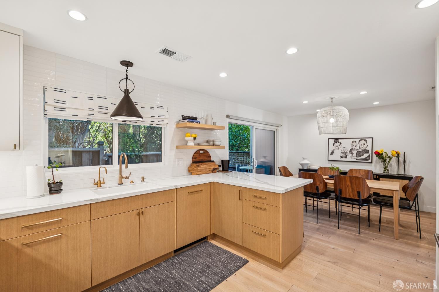 Detail Gallery Image 12 of 34 For 1130 Continentals Way, Belmont,  CA 94002 - 3 Beds | 2/1 Baths