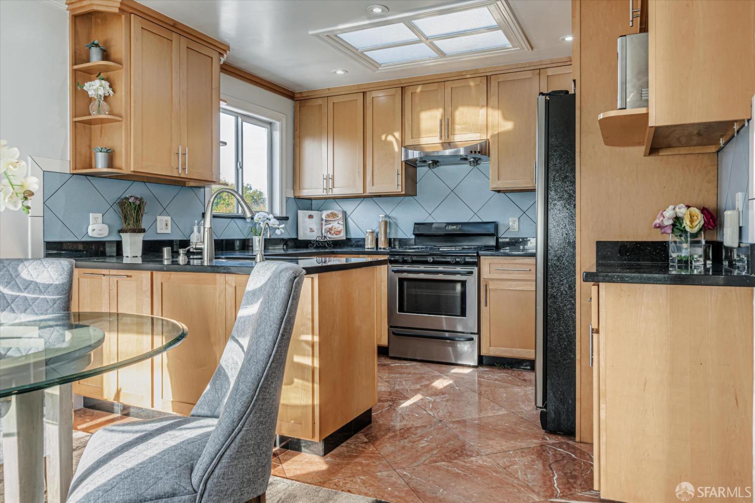 Detail Gallery Image 8 of 31 For 228 Mastick Ave, San Bruno,  CA 94066 - 3 Beds | 2 Baths