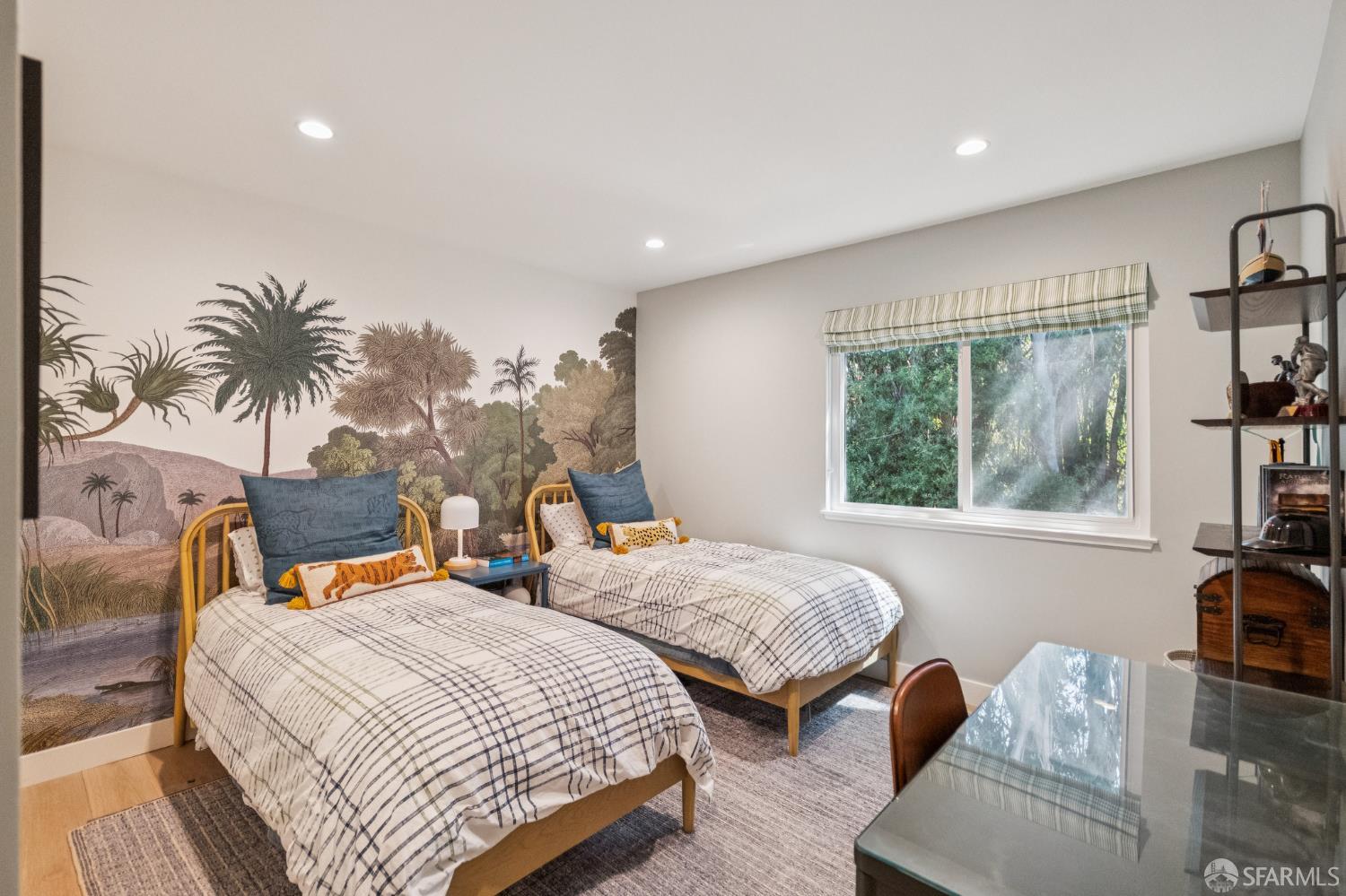 Detail Gallery Image 23 of 34 For 1130 Continentals Way, Belmont,  CA 94002 - 3 Beds | 2/1 Baths