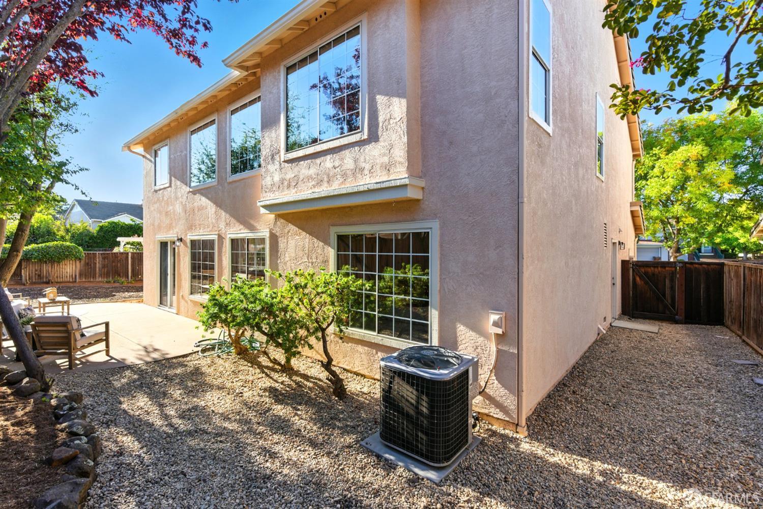 Detail Gallery Image 10 of 19 For 275 Brady Ct, Martinez,  CA 94553 - 4 Beds | 2/1 Baths
