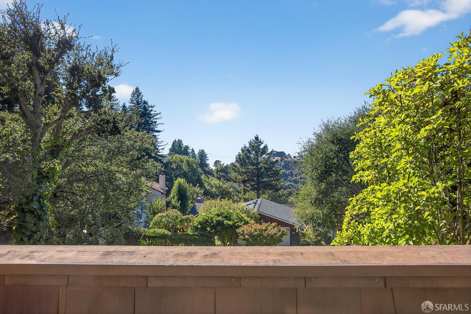 Detail Gallery Image 13 of 59 For 7172 Norfolk Rd, Berkeley,  CA 94705 - 4 Beds | 2/1 Baths